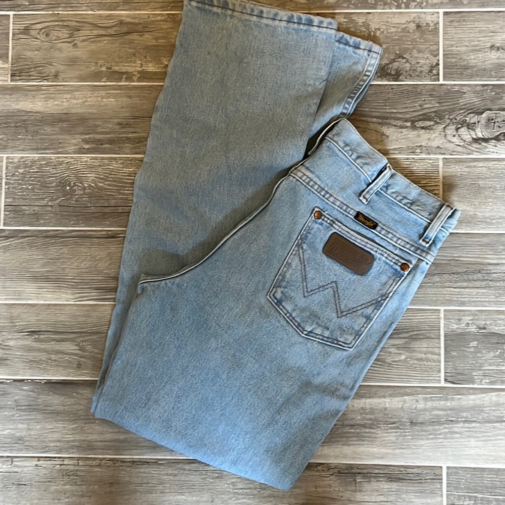 High wasted wranglers 34x32